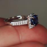 Beautiful! 14 kt W/G Ceylon Sapphire 2.50 ct & Diamond Ring GLI