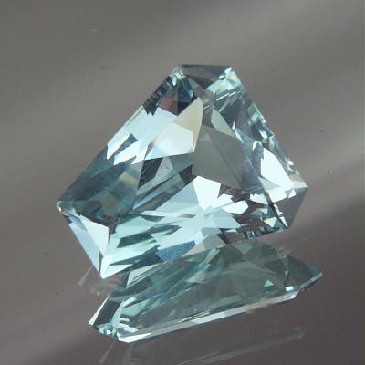 Huge and Brilliant Soft Blue Aquamarine Pakistan 11.90 ct Litnon.com