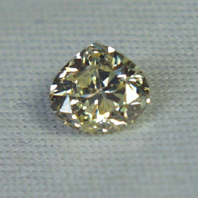GIA Certified Natural Light Yellow Diamond 0.53ct.  Litnon.com