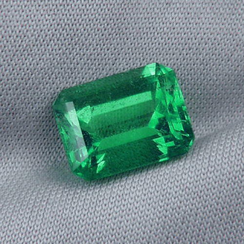 Bright and Nice Color Untreated Colombian Emerald 2.81ct Litnon.com