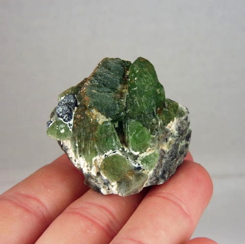 NR Fine Peridot Crystal Mineral Specimen Pakistan  Litnon.com