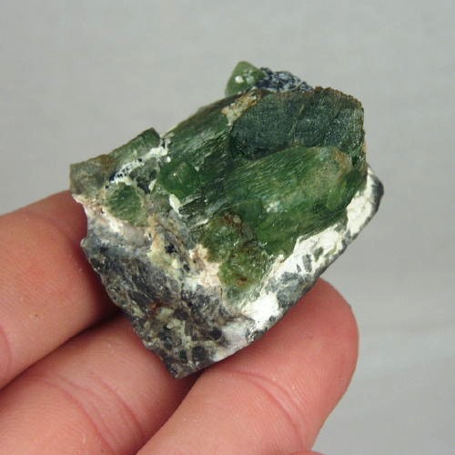 NR Fine Peridot Crystal Mineral Specimen Pakistan  Litnon.com