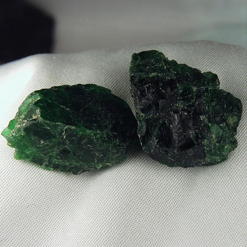 Extreme Green Siberian Chrome Diopside Rough 64 ct  Litnon.com