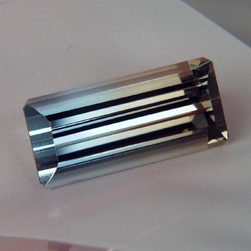 Rare Natural Bi Color Topaz Ukraine 13.68 ct  Litnon.com