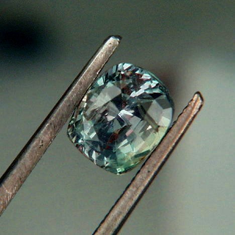 Russian Alexandrite Strong Color Change and VS Clean  Litnon.com