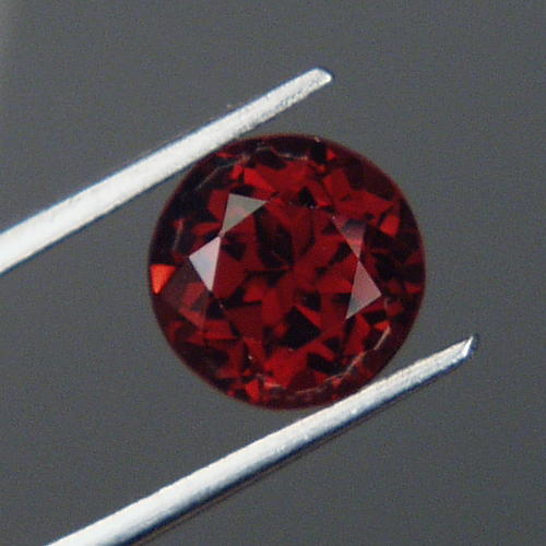 Top Cut Red Fire Crimson Color Umba River Garnet  Litnon.com