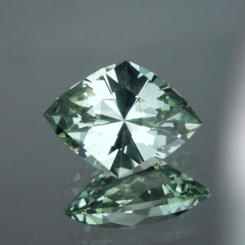 Top Cut Bright Green Beryl Brazil 13.39 ct  Litnon.com