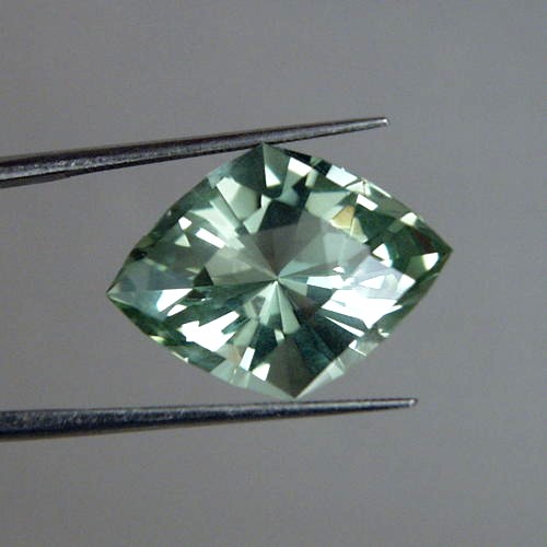 Top Cut Bright Green Beryl Brazil 13.39 ct  Litnon.com