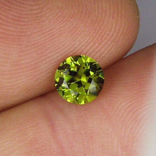 Brilliant Quality Color Change Russian Demantoid Garnet  Litnon.com