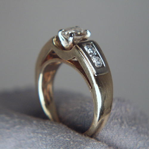 Estate Ladies I4 KT Diamond Ring 0.90ct tw  Litnon.com