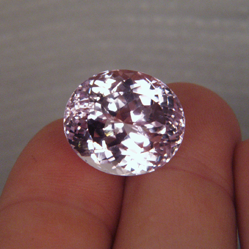 Top Cut Bright Pink Kunzite Afghanistan 28.05 ct  Litnon.com
