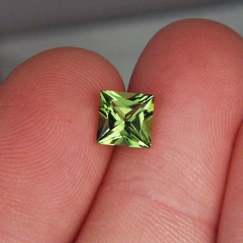  Bright & Pretty! Princess Cut Arizona Peridot 1.82ct  Litnon.com