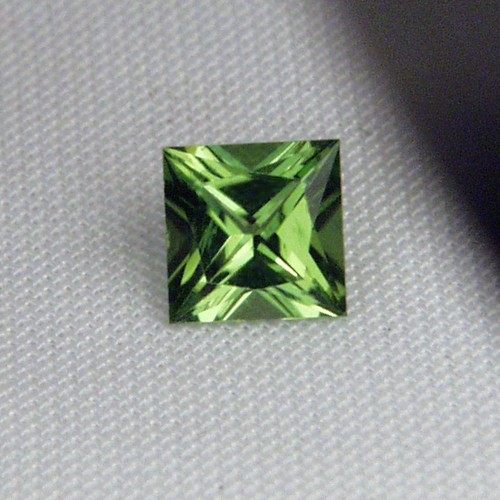  Bright & Pretty! Princess Cut Arizona Peridot 1.82ct  Litnon.com