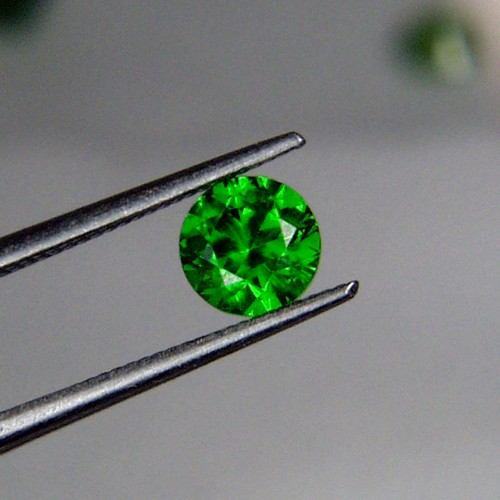 Gem Glowing Emerald Green Russian Demantoid Garnet  Litnon.com