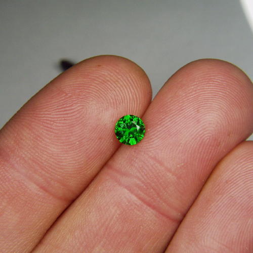 Gem Glowing Emerald Green Russian Demantoid Garnet  Litnon.com