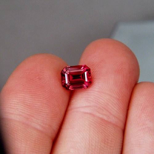 Quality Tanga Rhodolite Garnet Tanzania 2.49ct  Litnon.com