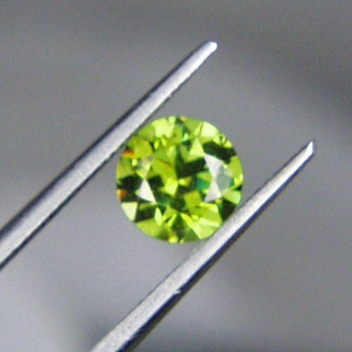 Brilliant Quality Color Change Russian Demantoid Garnet  Litnon.com