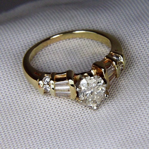  Ladies I8 KT Diamond Ring 1.04 ct Center 1.54 ct tw  Litnon.com