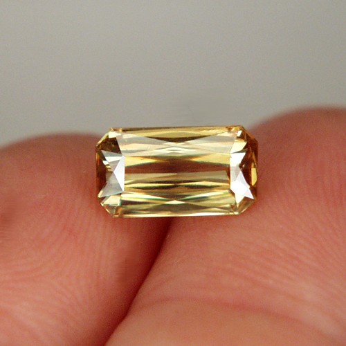 Top Cut and Multi -Color Fire Pakistan Sphene 3.04ct  Litnon.com