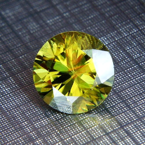 Fire Top Gem Color Shift Pakistan Sphene 7.30 ct  Litnon.com
