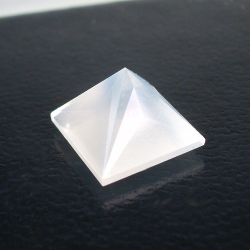 Faceted White Moonstone Sri Lanka 2.47 carats Litnon.com