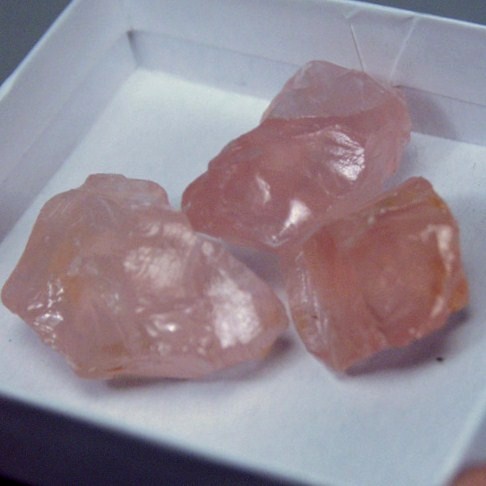Fine Color Rose Quartz Facet Rough Brazil 128 ct  Litnon.com