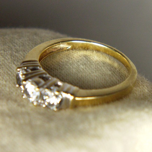 Estate Ladies I4 KT 3 Diamond Ring  Litnon.com