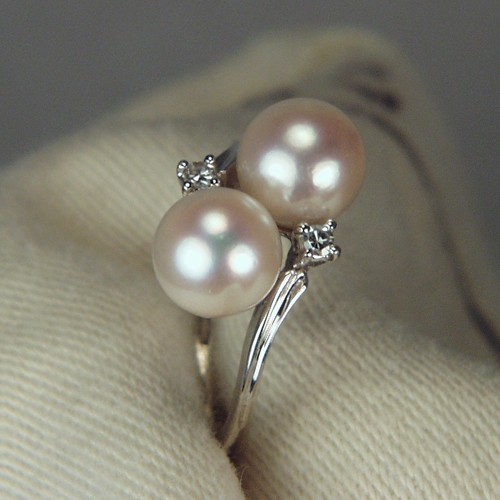 Pretty Cultured Pink Sea Pearls and Diamond 18 kt Ring  Litnon.com