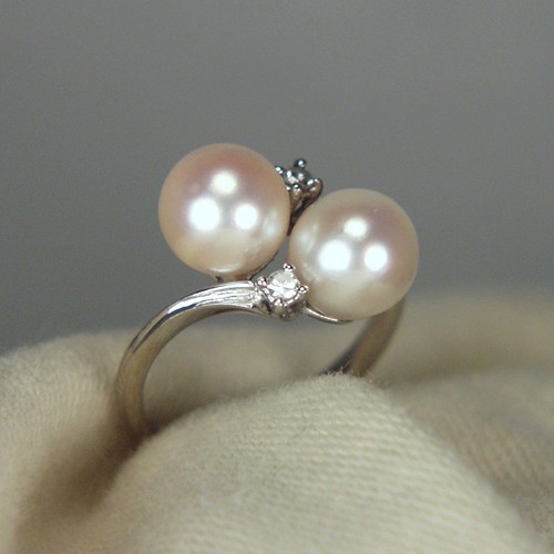 Pretty Cultured Pink Sea Pearls and Diamond 18 kt Ring  Litnon.com