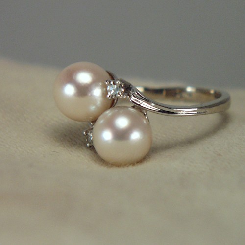 Pretty Cultured Pink Sea Pearls and Diamond 18 kt Ring  Litnon.com