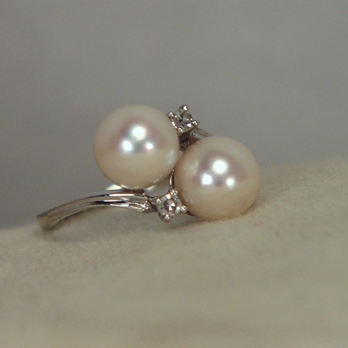 Pretty Cultured Pink Sea Pearls and Diamond 18 kt Ring  Litnon.com