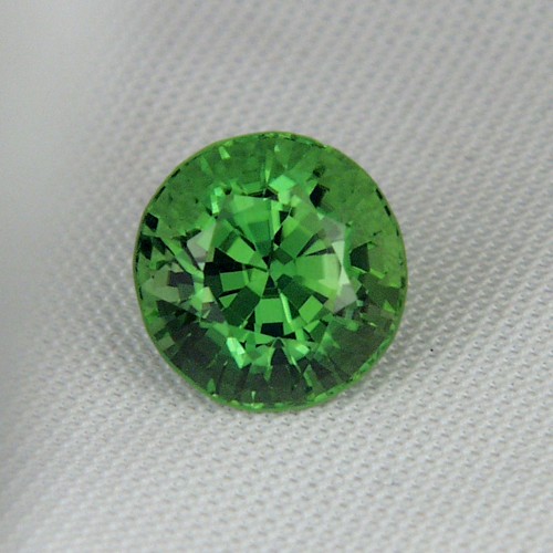Special Gem Glowing Color South East Asia Peridot 5.31 ct  Litnon.com
