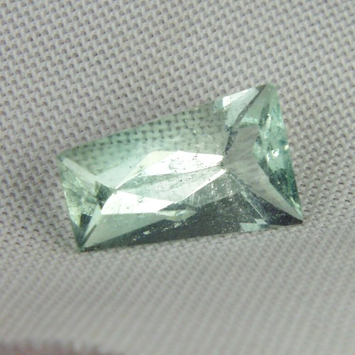 Mint Green Fluorite New York State Fluorescent 5.5 ct  Litnon.com