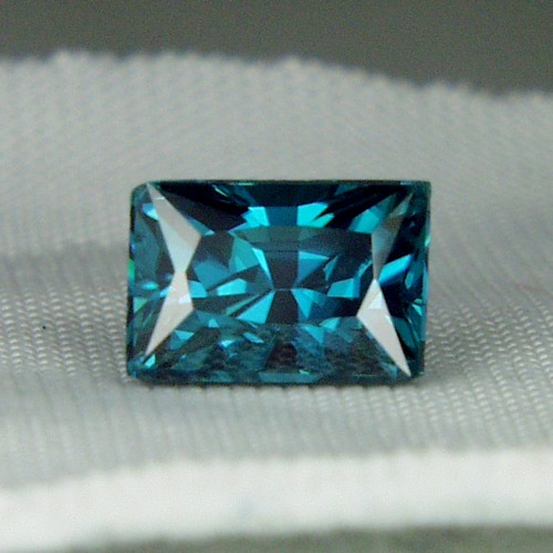 Special Cut And Color Deep Blue Zircon 4.47 ct  Litnon.com