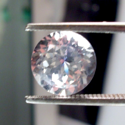 Special Quality and Cut White Ceylon Sapphire 2.05 ct  Litnon.com