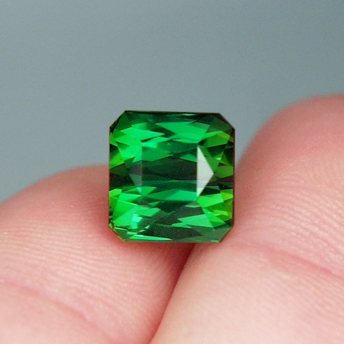 Fine Color and Bright Green Tourmaline Nigeria 7.13 ct  Litnon.com