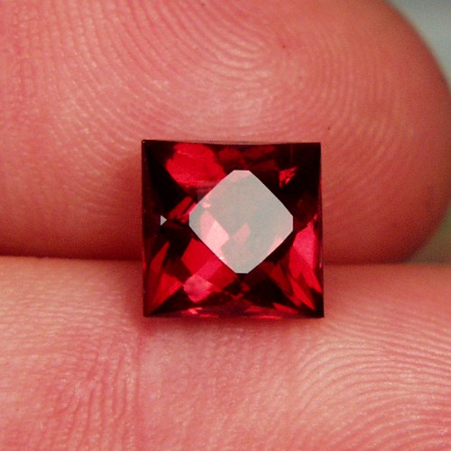 Top Cut Spectacular Tanga Rhodolite Garnet Tanzania  Litnon.com