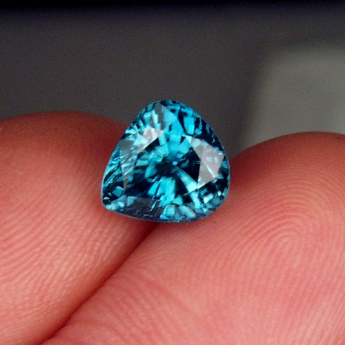 Special Color and Quality Blue Zircon Cambodia 6.69ct  Litnon.com