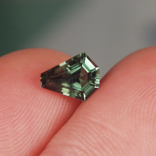 Top Cut and Color Green Sapphire Thailand 1.27ct  Litnon.com