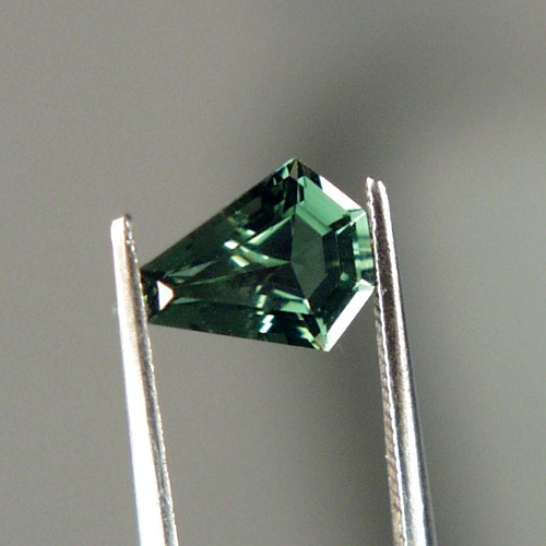Top Cut and Color Green Sapphire Thailand 1.27ct  Litnon.com