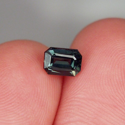 Top Cut and Color Green Sapphire Thailand 1.58ct  Litnon.com