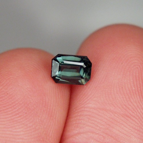 Top Cut and Color Green Sapphire Thailand 1.58ct  Litnon.com
