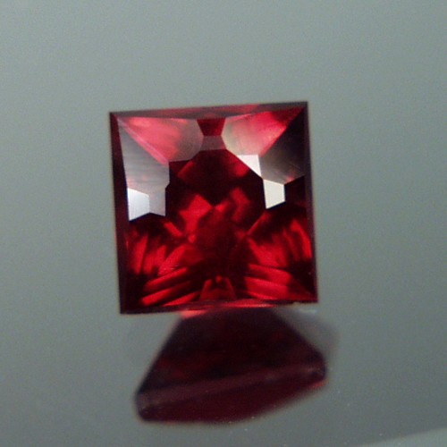 Top Cut Fine Color Rhodolite Garnet Tanzania  Litnon.com