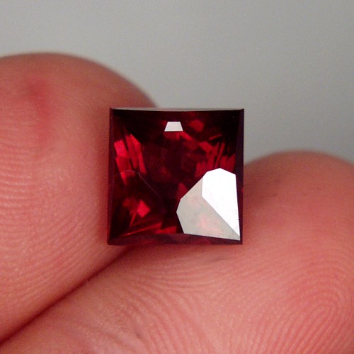 Top Cut Fine Color Rhodolite Garnet Tanzania  Litnon.com
