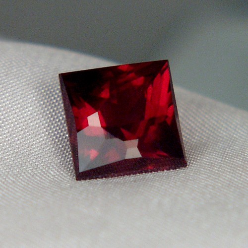 Top Cut Fine Color Rhodolite Garnet Tanzania  Litnon.com