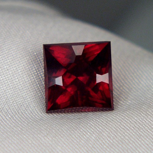 Top Cut Fine Color Rhodolite Garnet Tanzania  Litnon.com