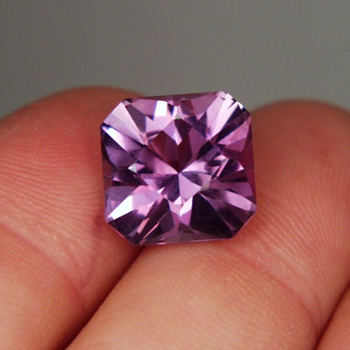 Top Cut and Bright Natural Amethyst Brazil9.92 ct  Litnon.com