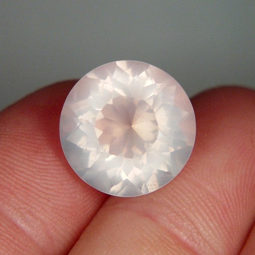 Top USA Cut Light Rose Quartz Madagascar 14.10 ct  Litnon.com