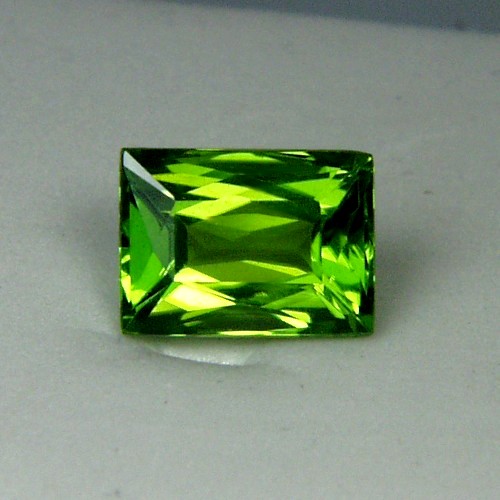Special Gem Glowing Color South East Asia Peridot 6.73 ct  Litnon.com