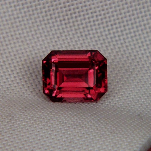 Quality Tanga Rhodolite Garnet Tanzania 1.80 ct  Litnon.com